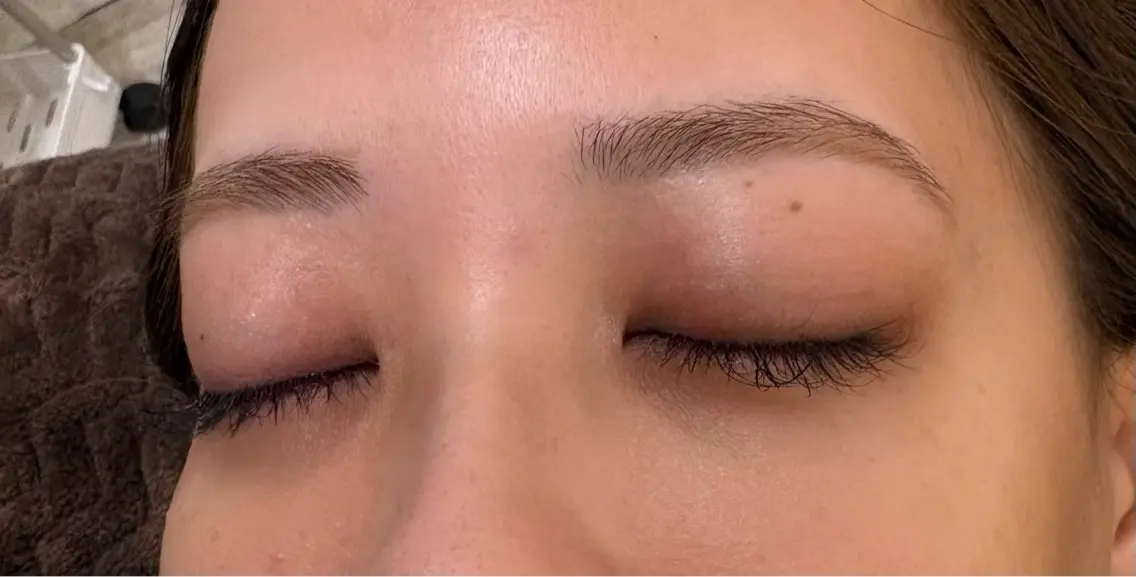 アイブロウ メンズアイブロウ 眉毛ワックス脱毛 ワックス脱毛 レイヤー/透明感 HIRARIのヘアスタイル