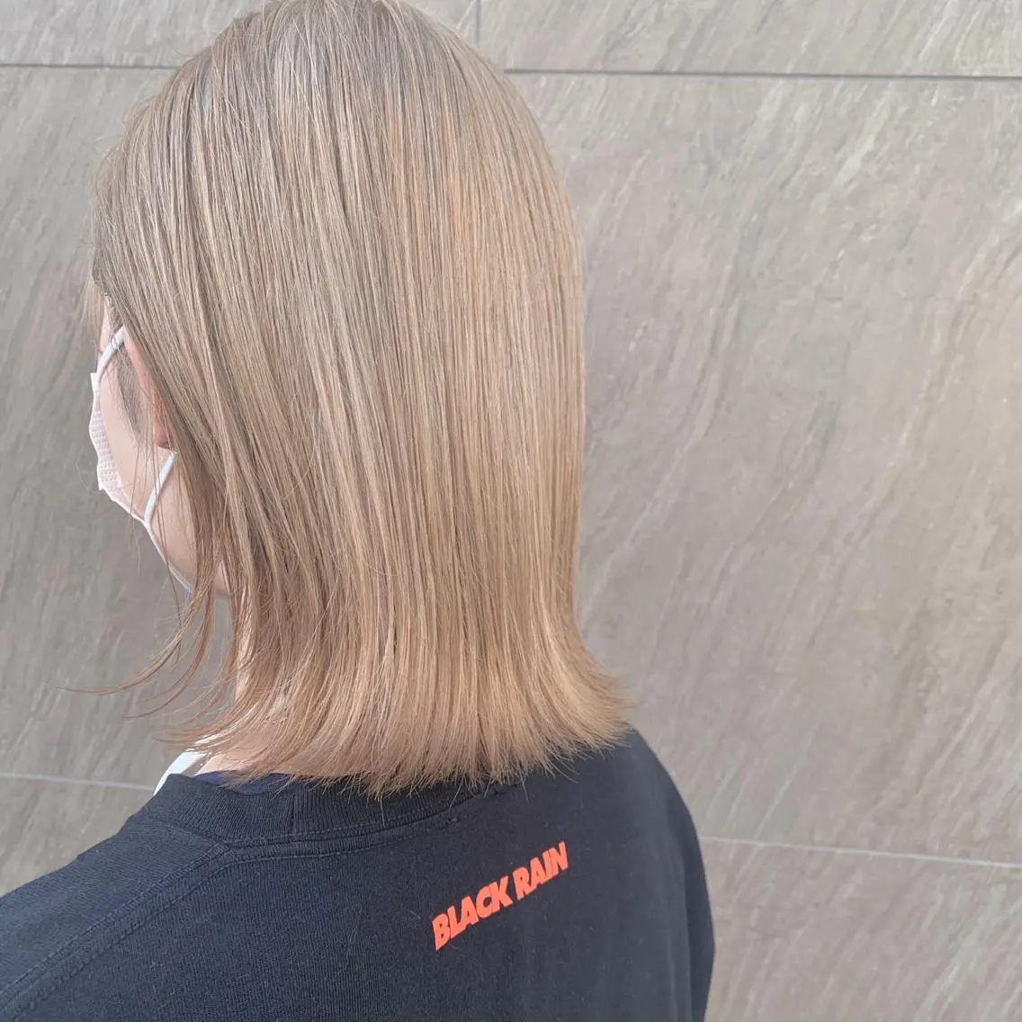 ミディアム カラー ブロンド iLi 《イリ》のヘアスタイル