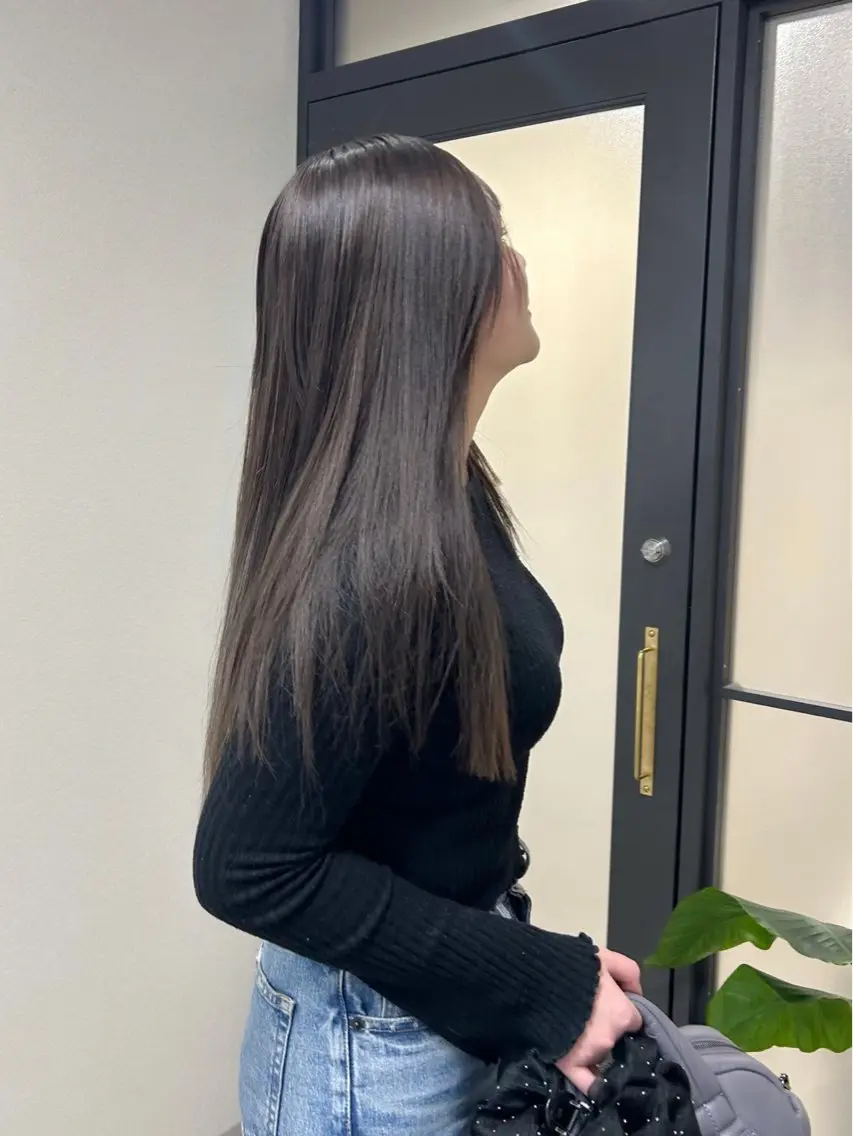 ロング カラー ブラウンカラー AKO .のヘアスタイル