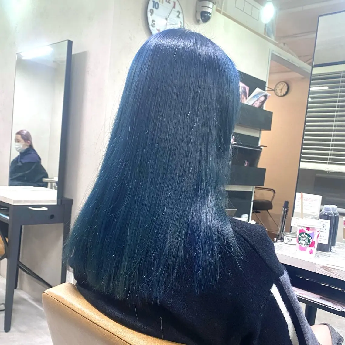 ロング カラー アディクシーカラー ベージュカラー ブリーチ ブルーカラー ケアブリーチ カット ヘアカラー トリートメント 脱！黒髪 ダブルカラー【上野】のヘアスタイル