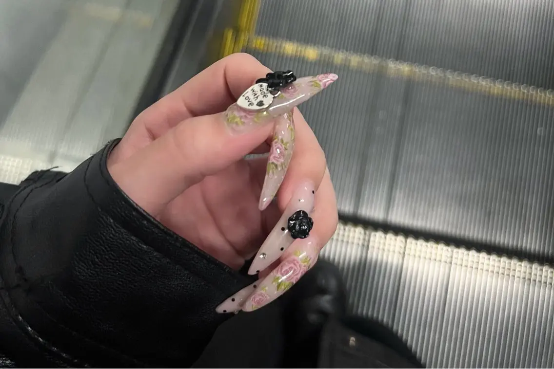ネイル ハンドネイル honoka池袋🎀 ガーリーネイル🤍のネイルデザイン