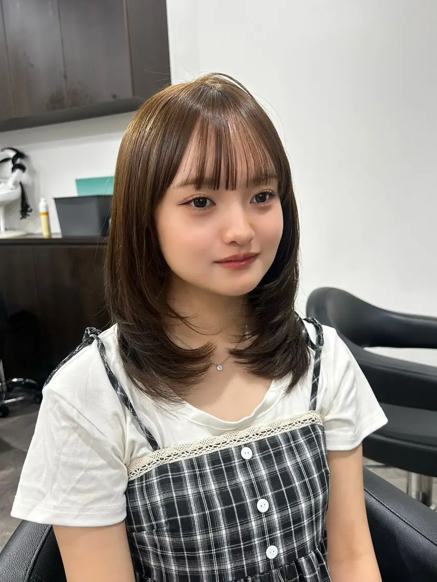 ミディアム カラー ヘアアレンジ ブリーチなしカラー/ ブラウン/レイヤーのヘアスタイル