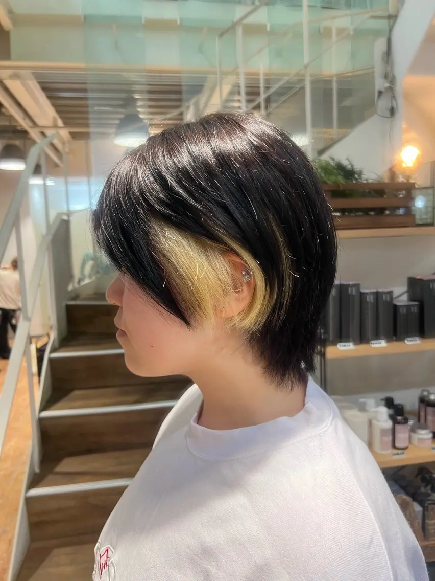 ショート カラー ブリーチ イヤリングカラー ショートヘア カット ヘアカラー インナーカラー♡ Nanakoのヘアスタイル