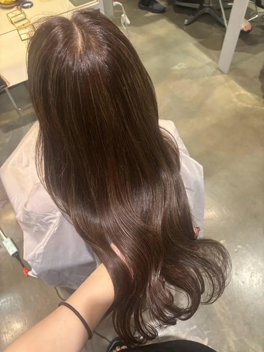 ロング カラー アッシュ アッシュブラウン ブラウンカラー 透明感カラー ヘアカラー Helena_ しゅりのヘアスタイル