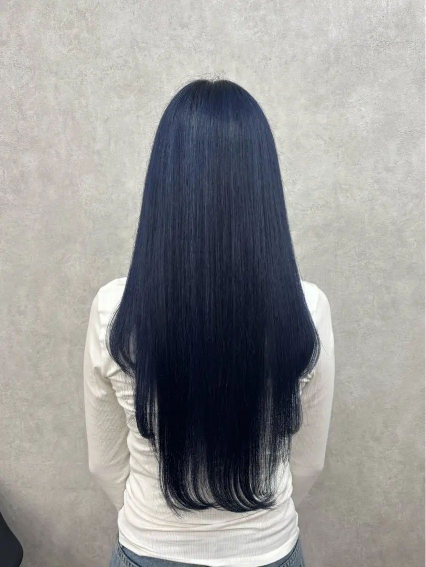 ロング カラー ブリーチ ブルーカラー ネイビーカラー 倉澤 愛理のヘアスタイル