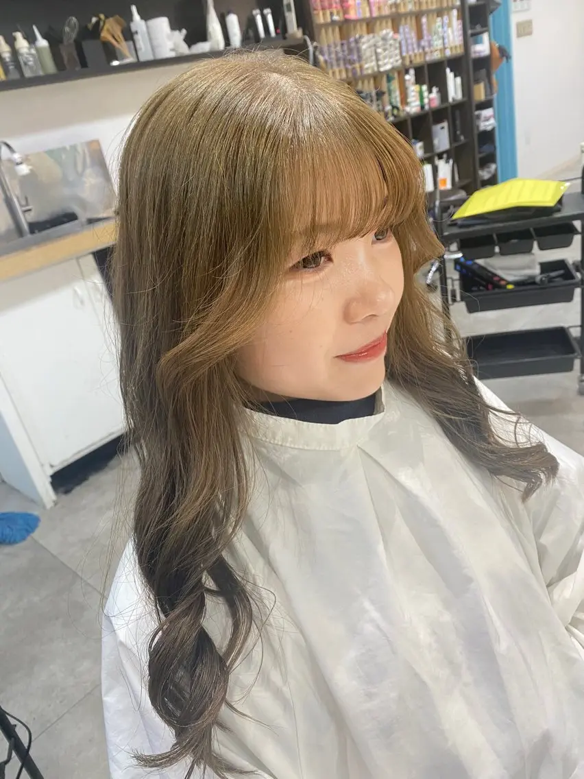 ロング レイヤーカット 川本 葵のヘアスタイル