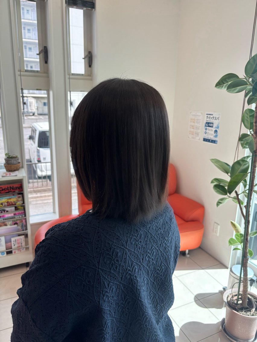 ショート カラー ブラウンカラー オリーブブラウン ヘアカラー 米本 実桜のヘアスタイル