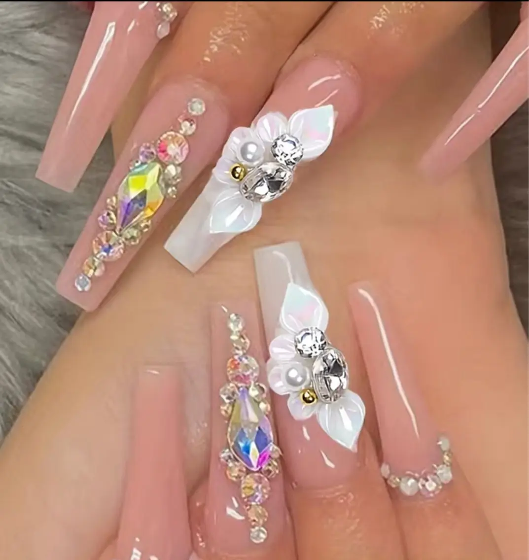 ネイル KARI ネイルサロンのネイルデザイン