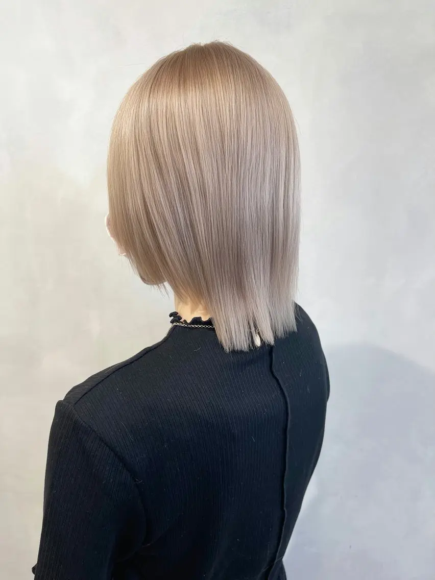 ミディアム カラー ベージュカラー ミルクティーベージュ ホワイトミルクティーベージュ ウルフカット カット ヘアカラー トリートメント 🦋レイヤーカット ミドリカワ🦋のヘアスタイル