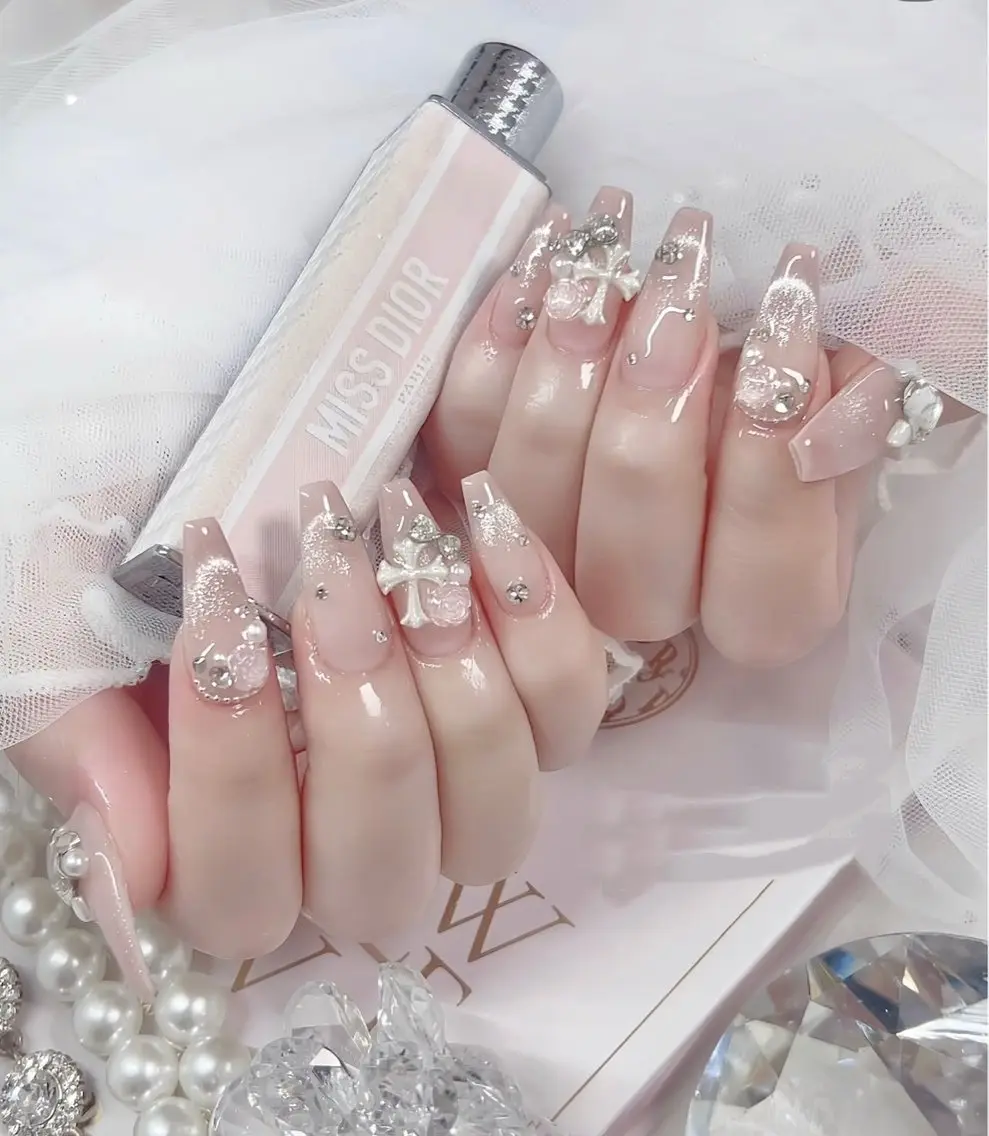 ロング 外国人風カラー 韓国風ヘア ハンドネイル E🌷nail 長さだし専門店のネイルデザイン