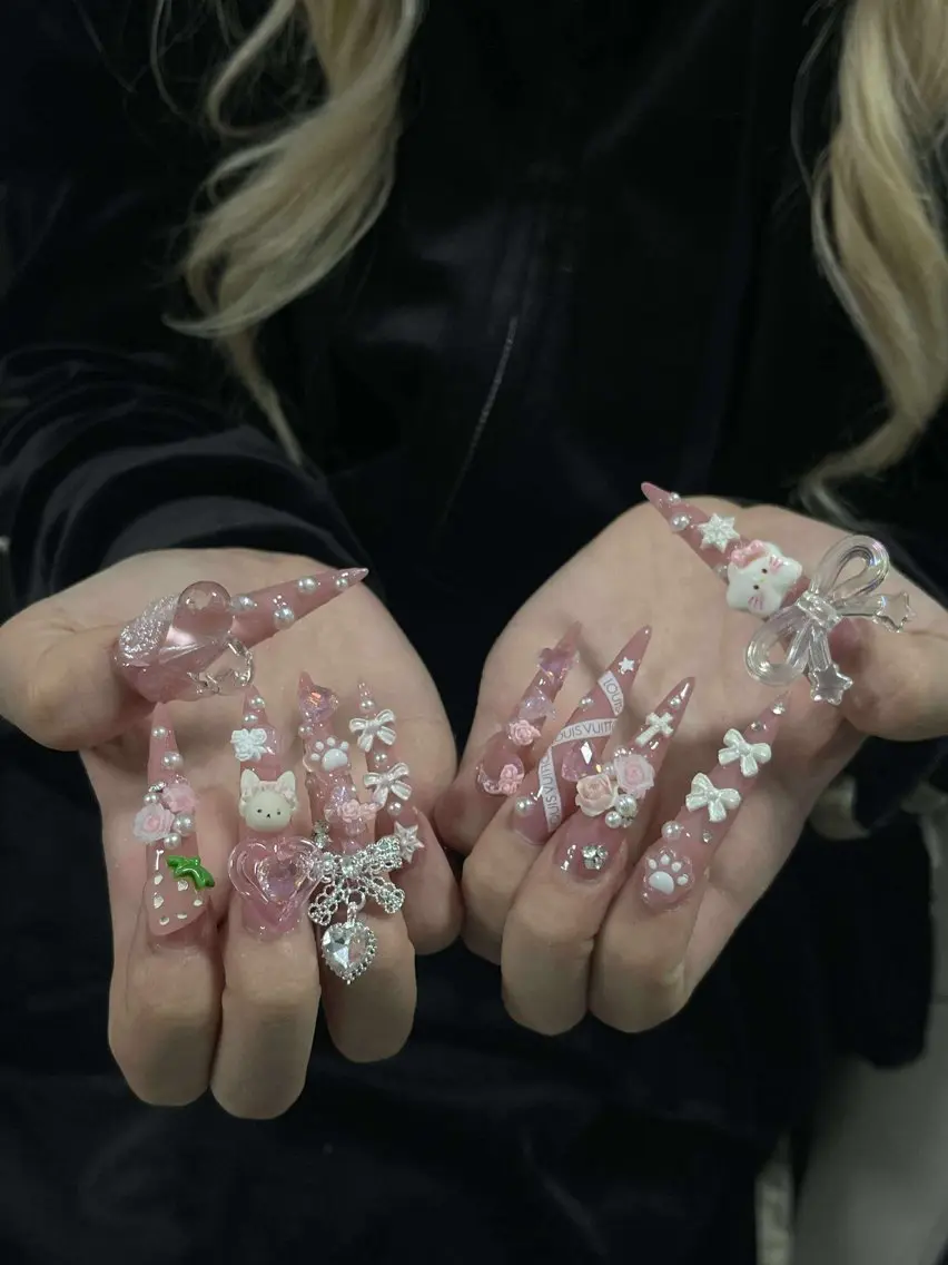 ネイル オーロラネイル クリアネイル 成人式 フラッシュネイル ジェルネイル ハンドネイル Amee Nail Salonのネイルデザイン