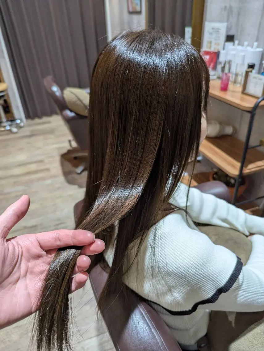 カラー 透明感カラー グレージュ ハイトーンカラー オリーブグレージュ オリーブグレー 吉岡 天星のヘアスタイル