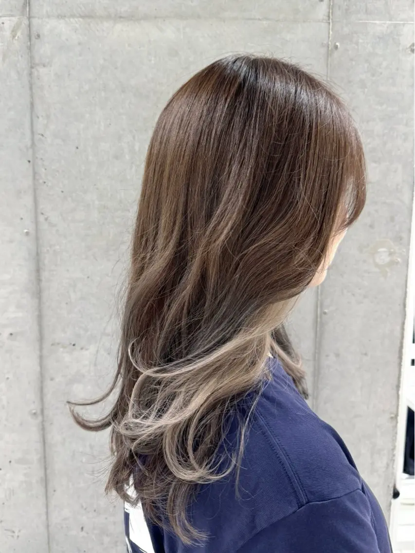 カラー ベージュカラー Manami🖤 レイヤー×ハイトーンのヘアスタイル