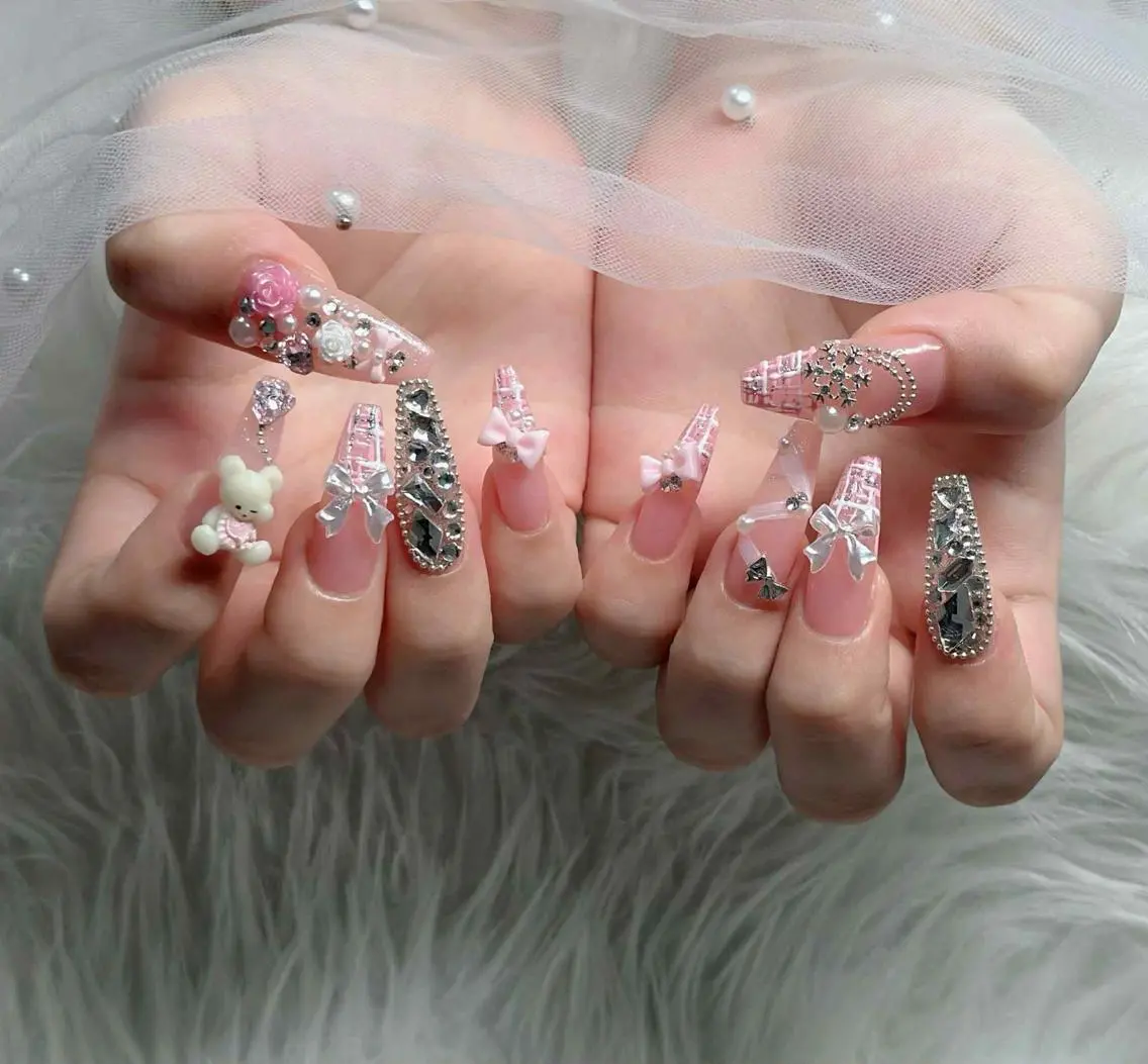 ネイル オーロラネイル フレンチネイル ジェルネイル ハロウィン キラキラネイル ハンドネイル H.baby Nail Salonのネイルデザイン