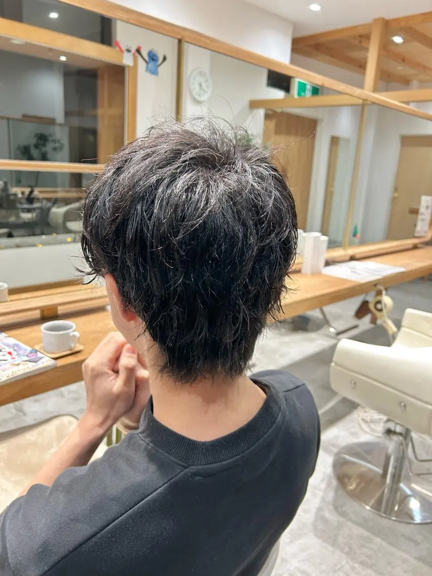 ショート パーマ メンズ フェードカット メンズインナーカラー メンズパーマ スパイキーショート メンズウルフカット カット パーマ 佐藤 悠生 メンズパーマ.カットのヘアスタイル