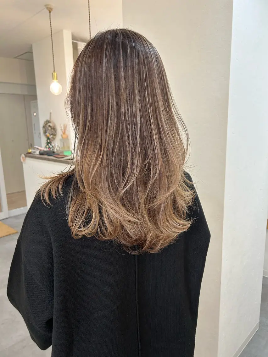 ロング 山本 茉希のヘアスタイル