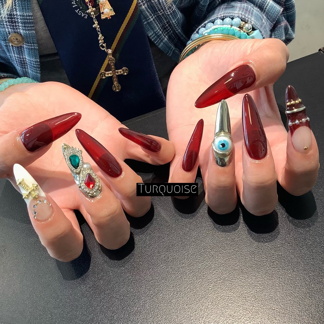 ネイル 個性派ネイルサロン 💅🏼ターコイズのネイルデザイン