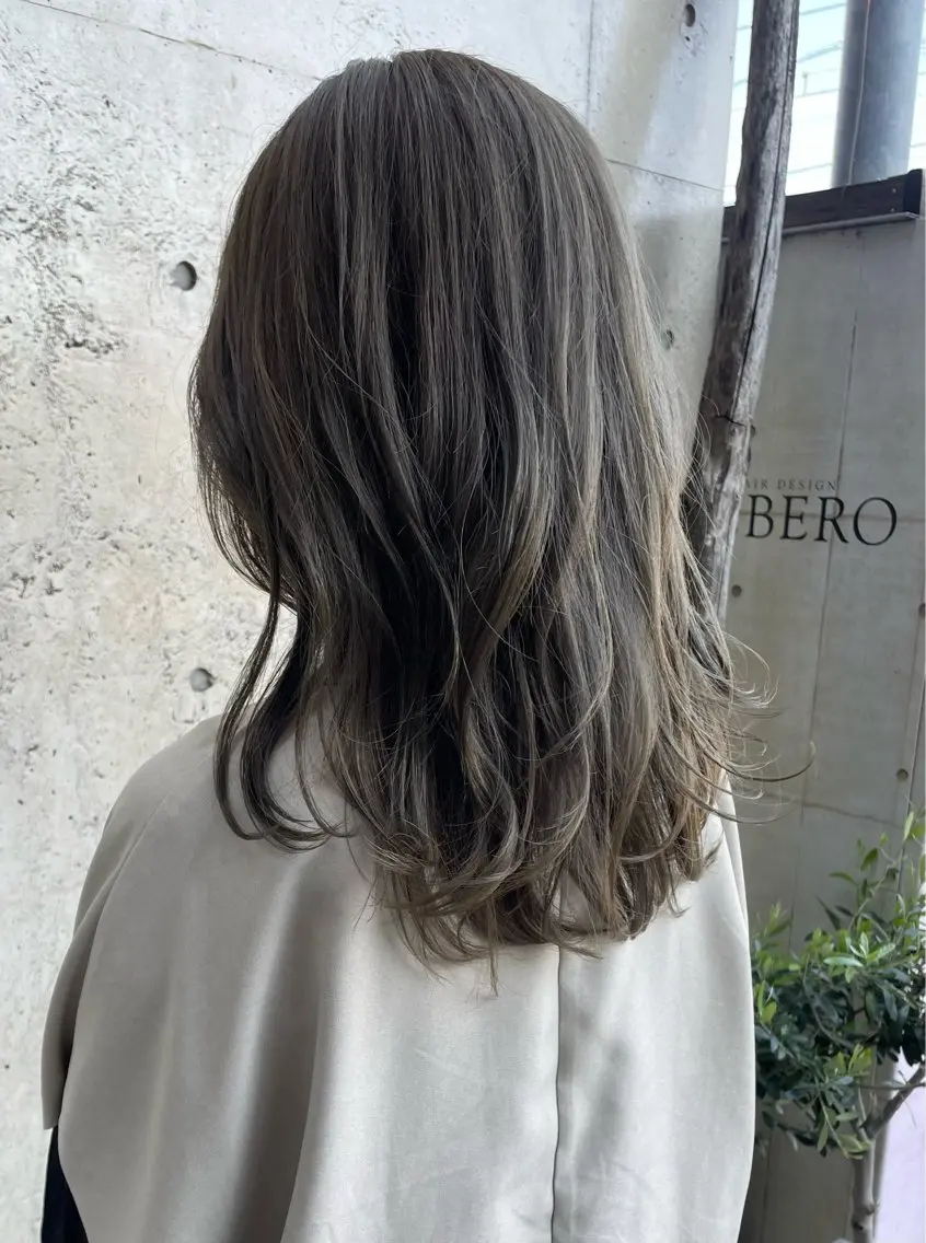 ロング カラー ブリーチ 日高 香織のヘアスタイル