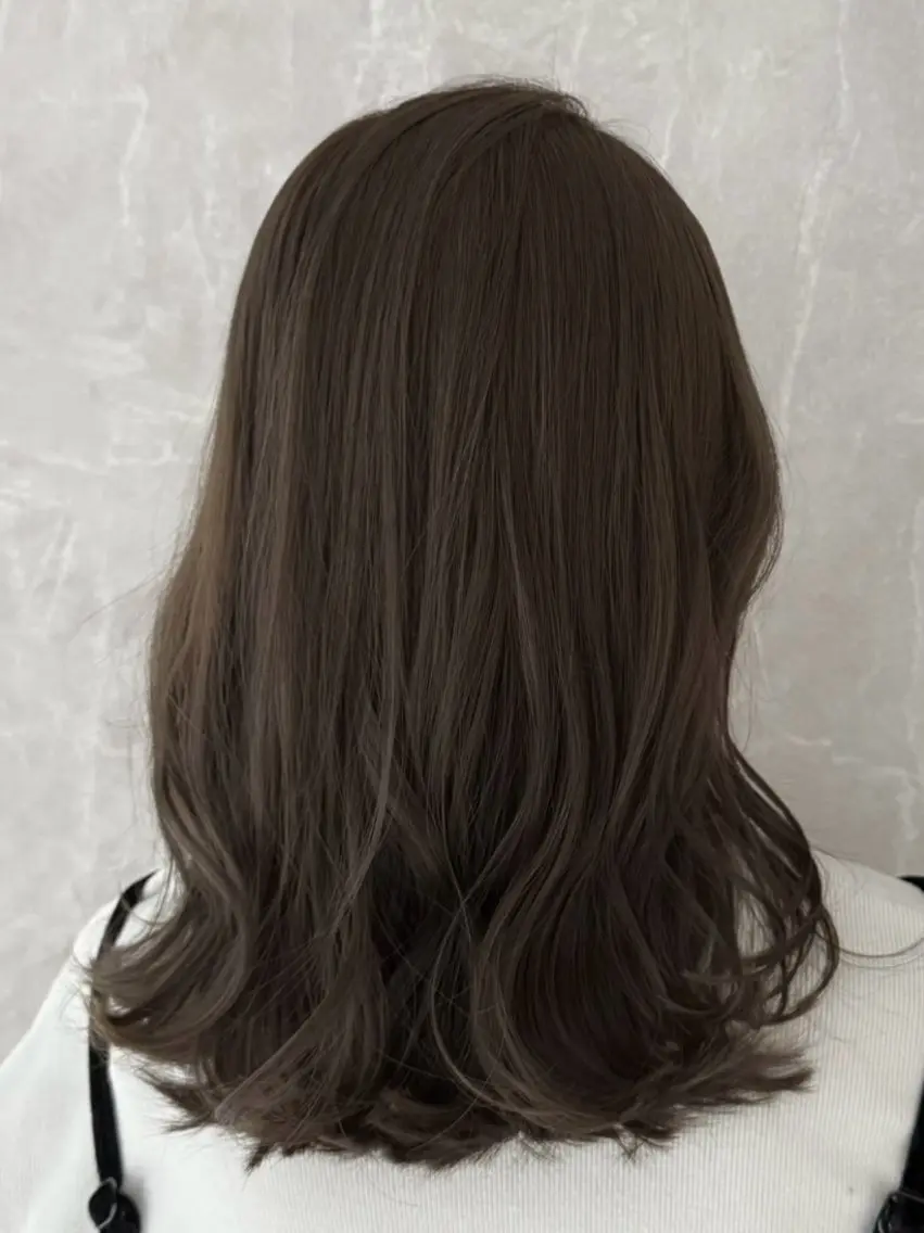 ミディアム ヘアカラー 透明感グレージュカラ ーNANAMIのヘアスタイル