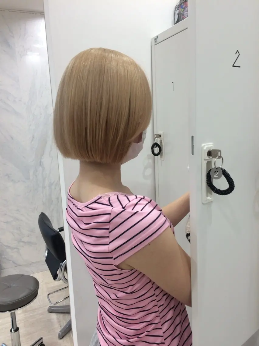 ショート カラー ハイトーンカラー ボブ カット ヘアカラー 杏華レイヤー/ パーマ/ハイトーンのヘアスタイル