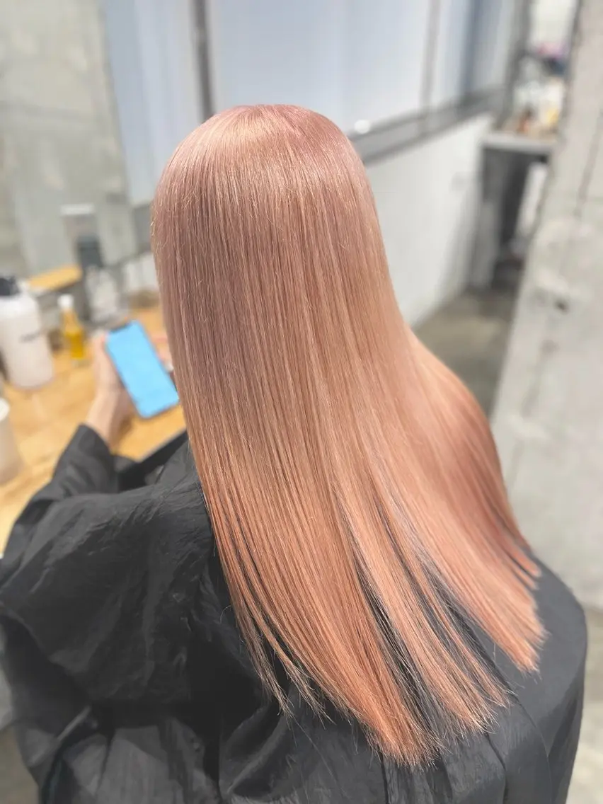 カラー ベージュカラー ブリーチ ハイトーンカラー ミルクティーベージュ ヘアカラー ハイトーンカラー 🦄レイヤーカットのヘアスタイル