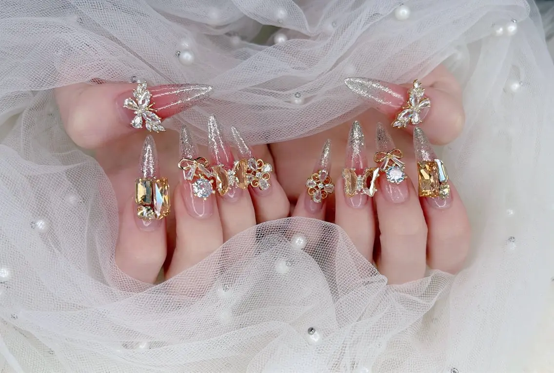 ネイル ハンドネイル フットネイル ハンドケア R salonのネイルデザイン