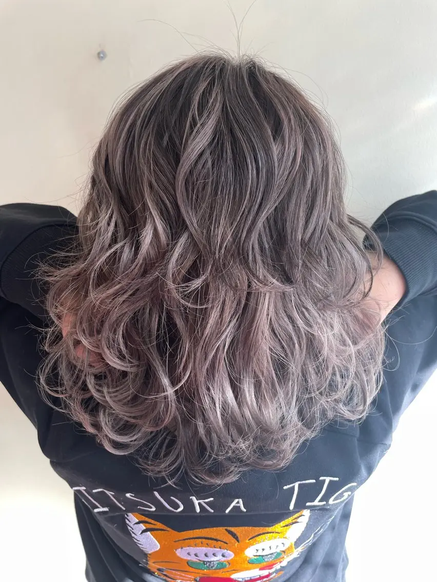 セミロング カラー バレイヤージュ レイヤーカット 菅 翔太のヘアスタイル