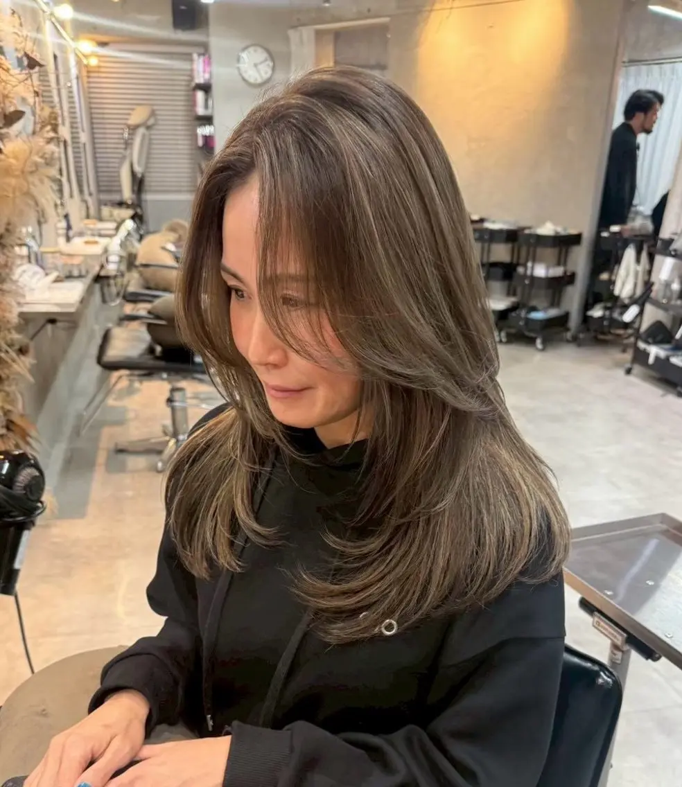 ロング カラー バレイヤージュ グレージュ レイヤーカット 再現性重視ショート/ レイヤー/ヘアセットのヘアスタイル