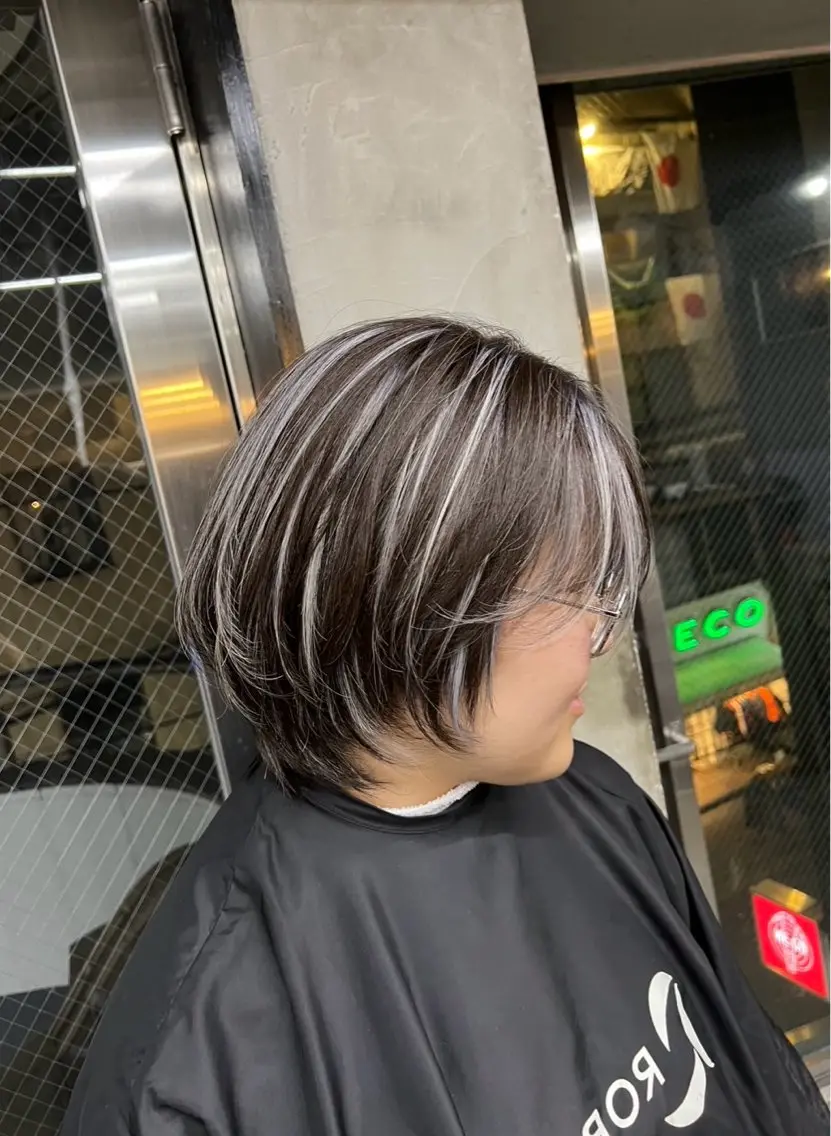 ショート カラー ダークグレー ダークグレージュ グレージュ ハイライトカラー ハイライト カット ヘアカラー トリートメント 指名数No.1 /NAOYAのヘアスタイル