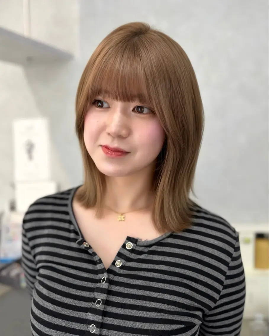 ミディアム ヘアカラー タマシロカリン 艶カラー/レイヤーのヘアスタイル