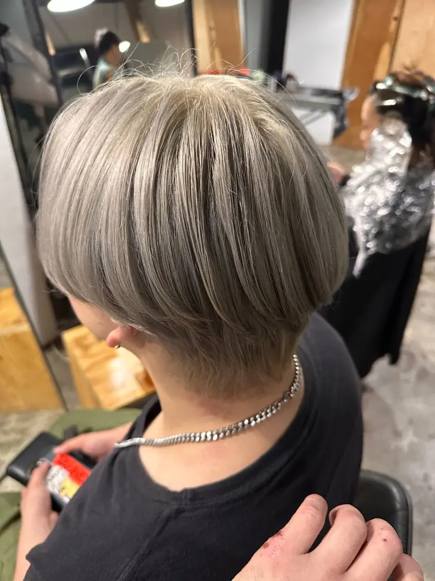 ショート カラー ハイトーンカラー Brandnew 東生駒本店小川タスクのヘアスタイル