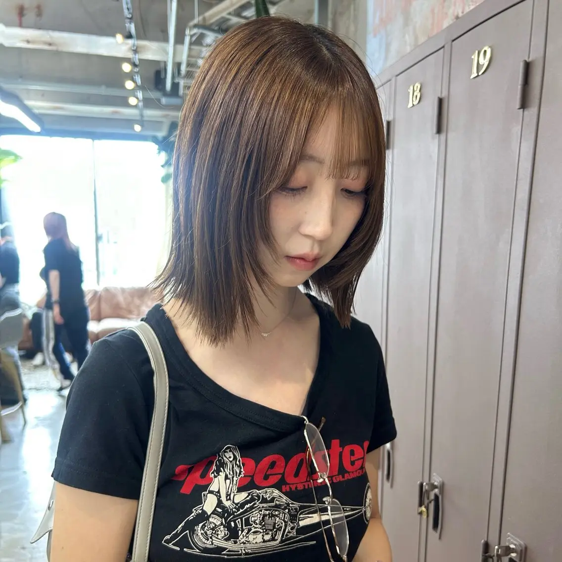 ミディアム カラー 顔まわりレイヤー レイヤーカット 小顔カット カット ヘアカラー 伊藤ほのか/パーマ /酸性ストレートのヘアスタイル