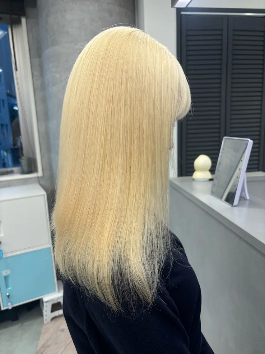セミロング カラー ヘアカラー 艶髪ハイトーンカラー kana♡のヘアスタイル