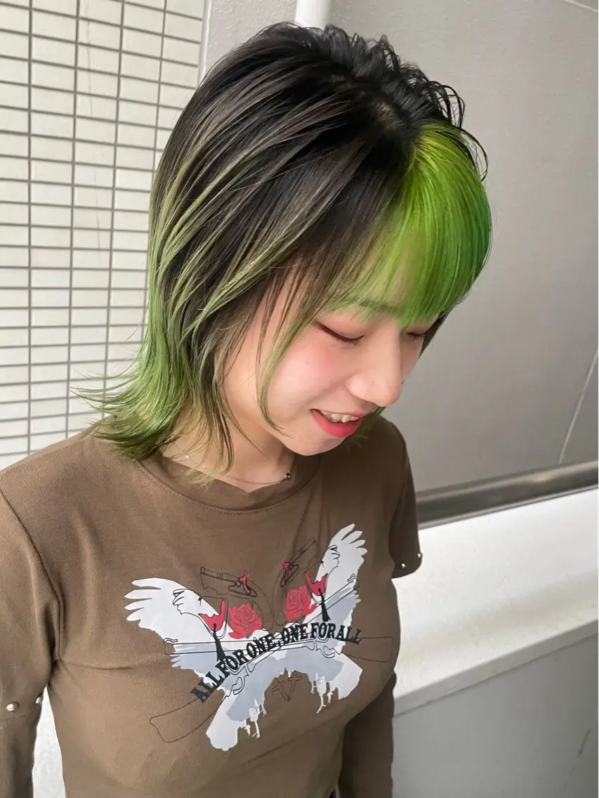 ミディアム カラー ミディアムパーマ ブリーチ ダブルカラー イヤリングカラー ハイライトカラー スパイラルパーマ 🌐hina⭐️のヘアスタイル