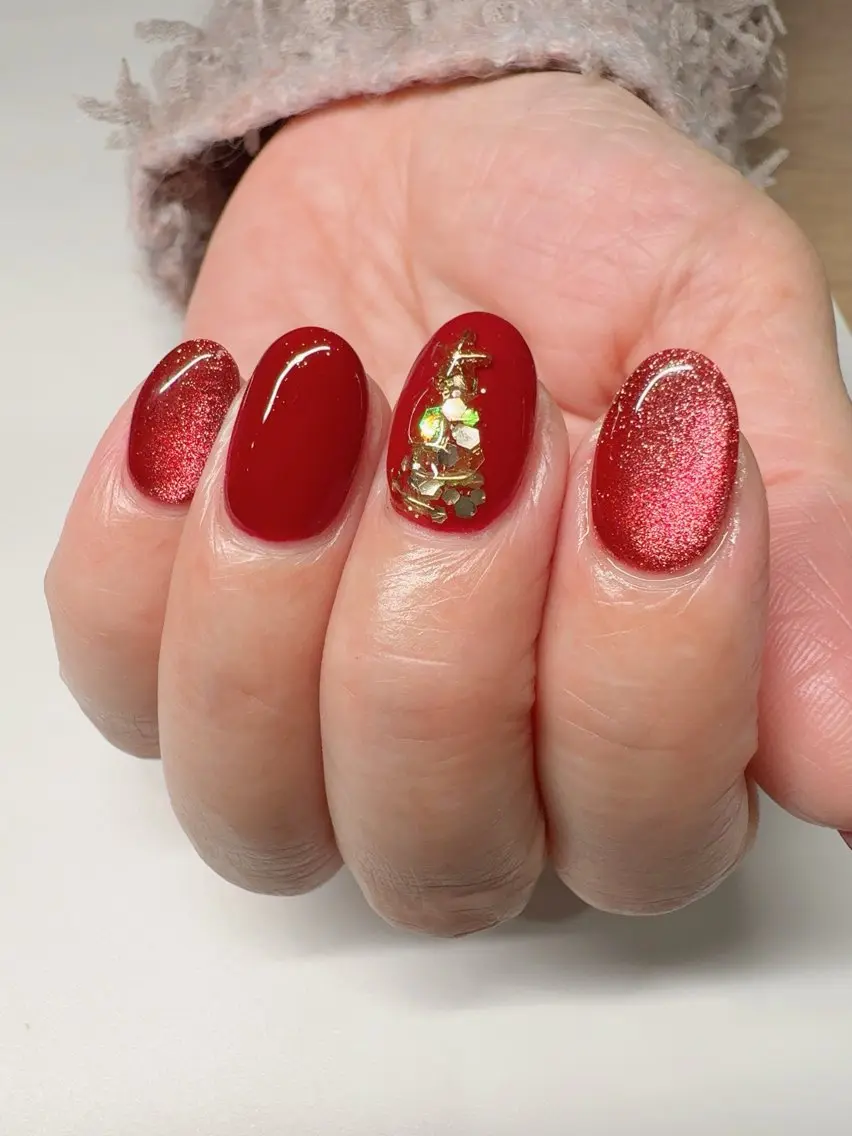 ネイル マグネットネイル 赤色 冬ネイル クリスマス nailsalon urümのネイルデザイン