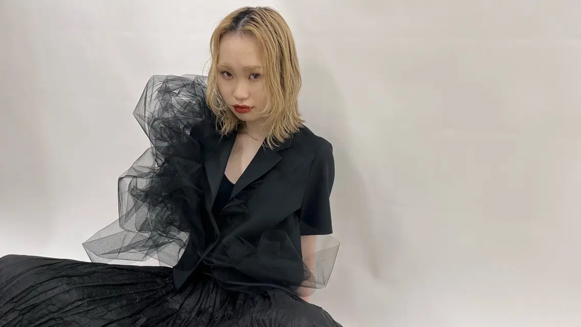 ショート MEGU/layer cut/透明感カラーのヘアスタイル