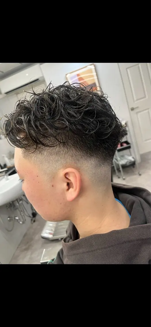 パーマ メンズ フェードカット メンズパーマ 💈FADE &LINE安達のヘアスタイル