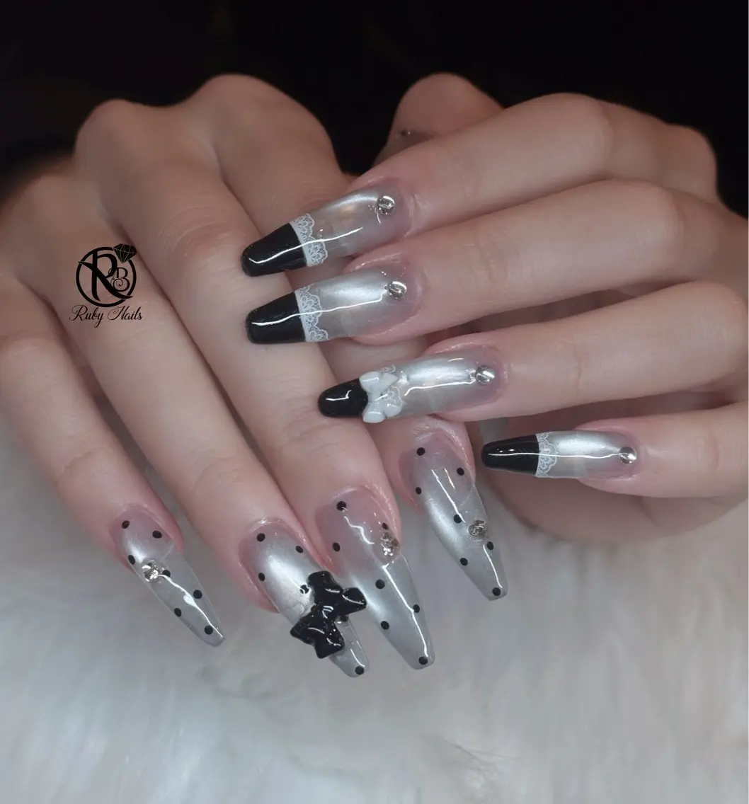 ネイル ボルドー ブラウン チークネイル ドット フットネイル ハンドネイル RUBY Nail 日暮里店のネイルデザイン