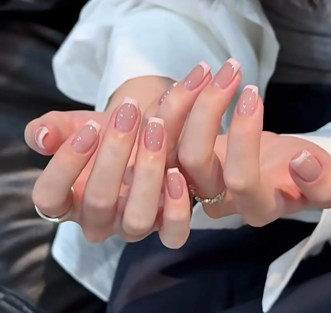 ネイル フットネイル フレンチネイル グラデーション 氷ネイル・うるうるネイル 韓国ネイル ハンドネイル Lynn_ Nailのネイルデザイン