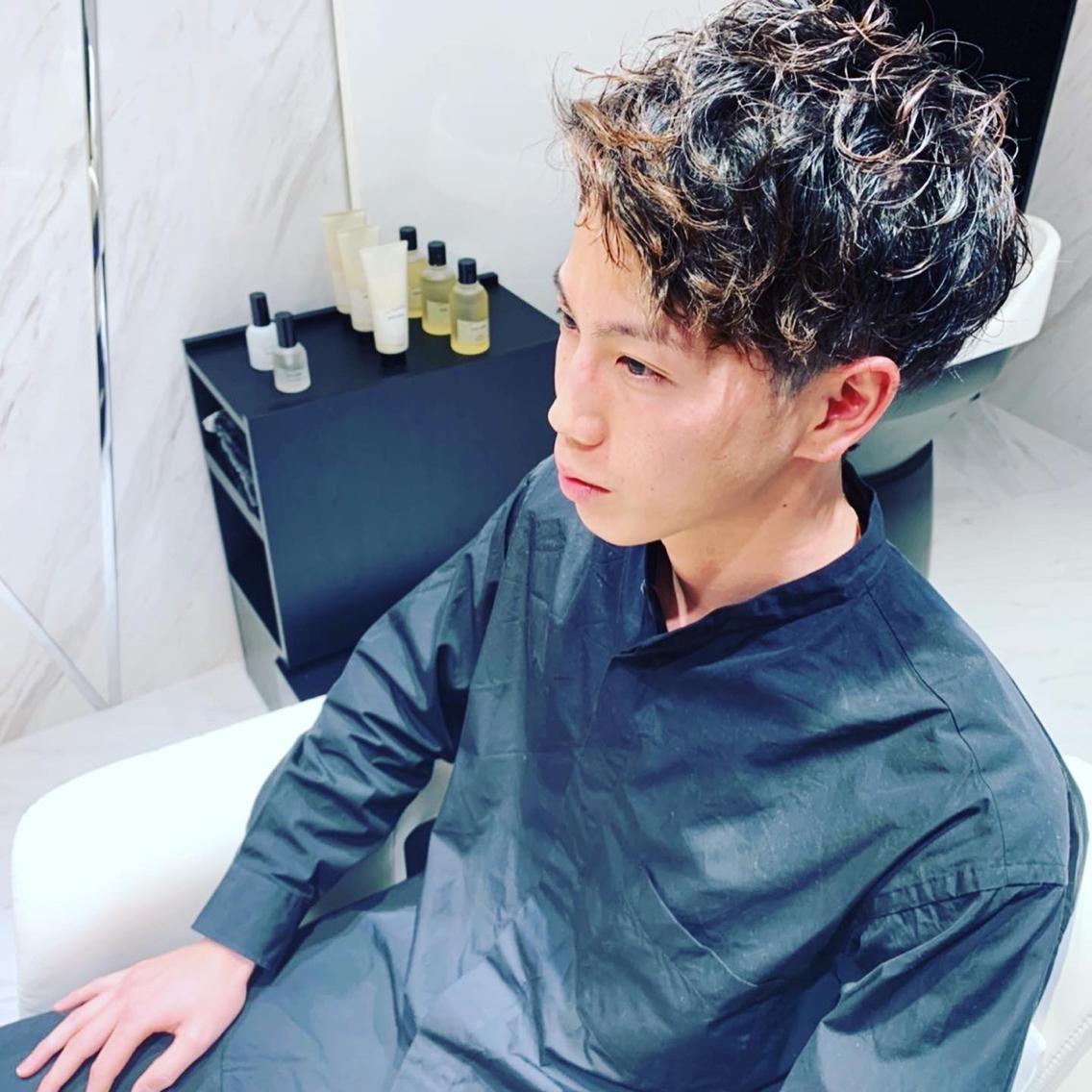 ショート パーマ メンズ メンズパーマ メンズツイストパーマ ツイストパーマ カット パーマ 田中 佑紀のヘアスタイル