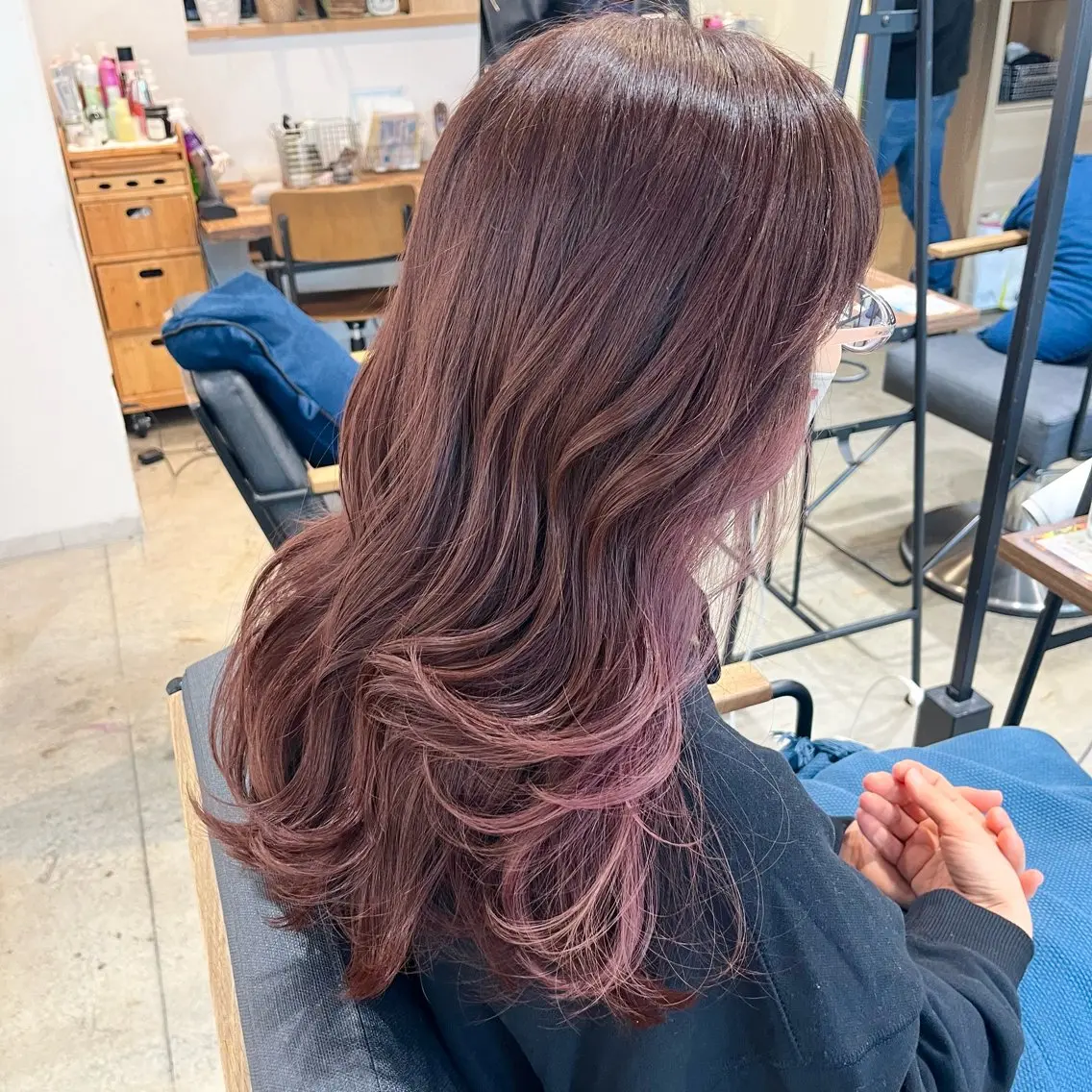 【カット+全体ブリーチ+全体カラー】の写真