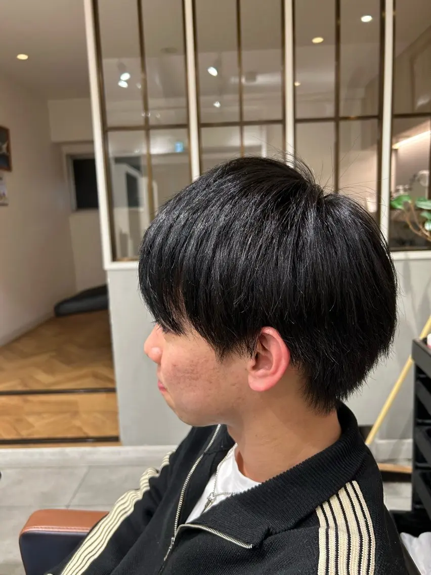 カラー ブリーチ 内田 航太のヘアスタイル