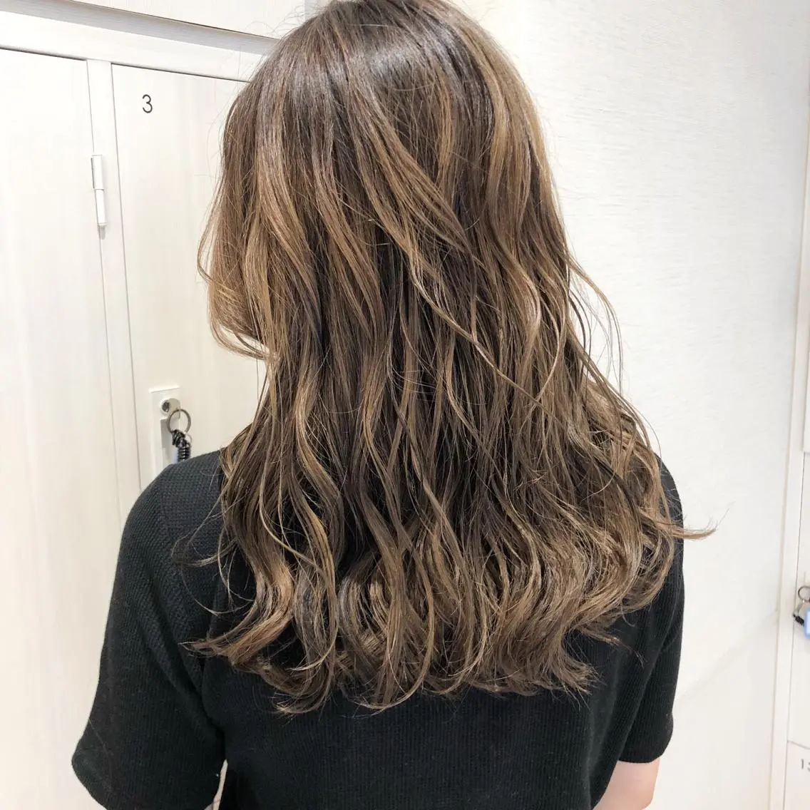 ロング カラー バレイヤージュ ブリーチ グラデーションカラー ハイライトカラー イルミナカラー 似合わせカット/ レイヤーカット/新谷のヘアスタイル