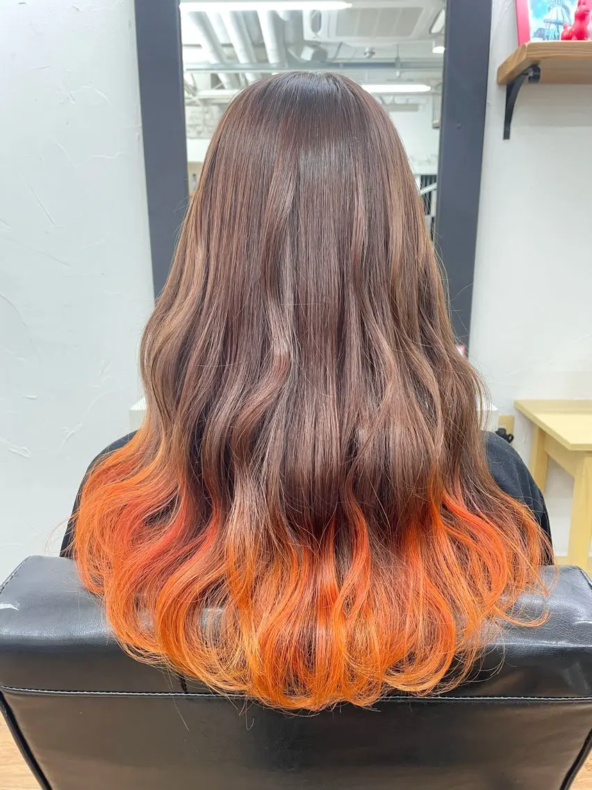 ロング カラー グラデーションカラー オレンジ 青木 優歩のヘアスタイル
