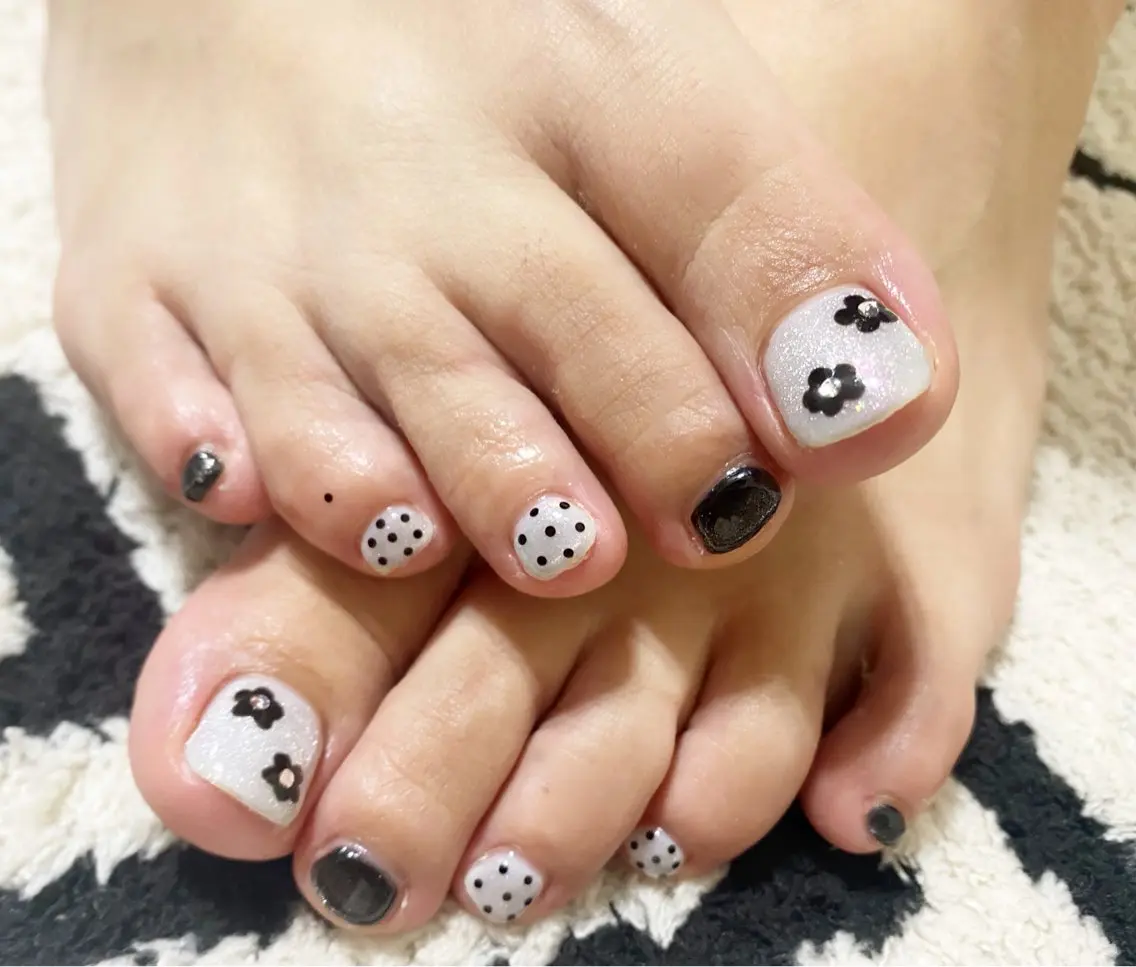 ネイル フットネイル マグネットネイル 持ち込み フットネイル ネイルサロン nail_upのネイルデザイン