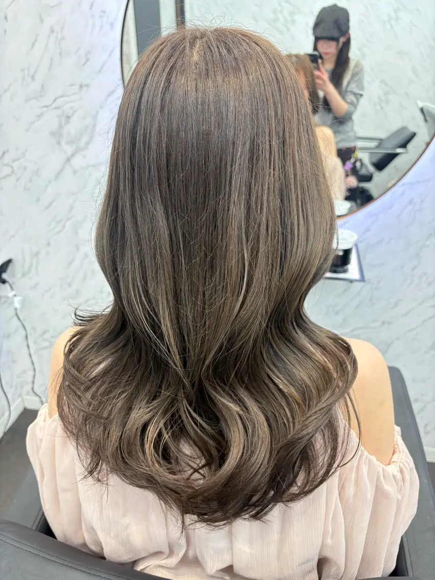 ロング カラー グレージュ カット ヘアカラー トリートメント 韓国ヘア🎀 /♡𝓝𝓸𝓪♡のヘアスタイル