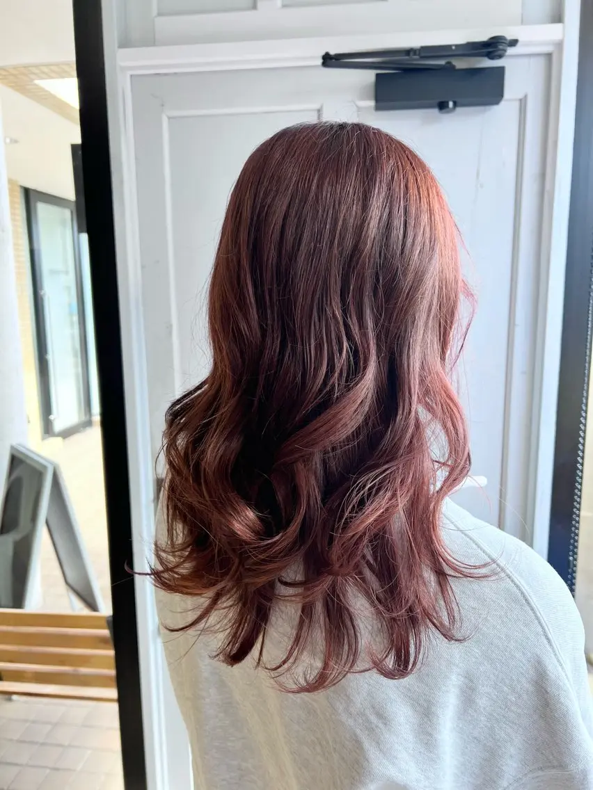 ロング カラー ピンクカラー レッドカラー ヘアカラー トリートメント ツキダテ ユイのヘアスタイル