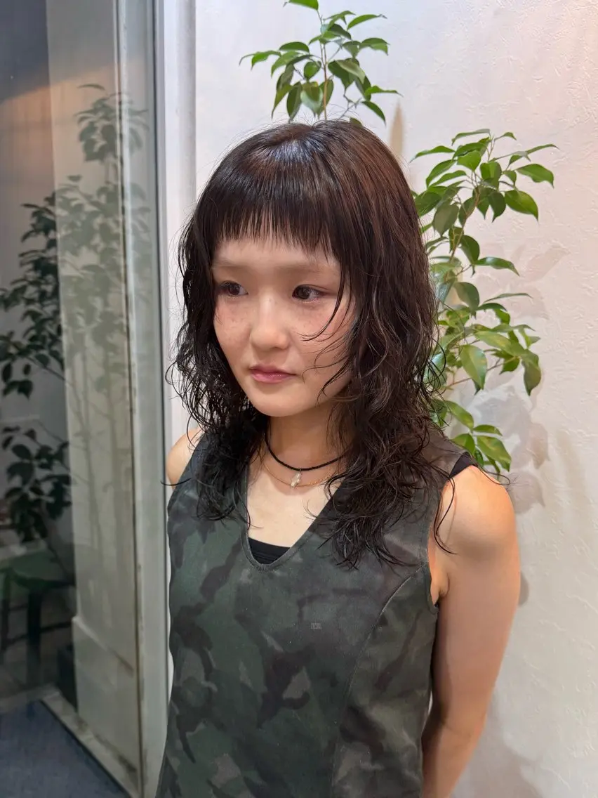 ミディアム カラー ミディアムパーマ ブラウンカラー ダークブラウン iso chihiroのヘアスタイル