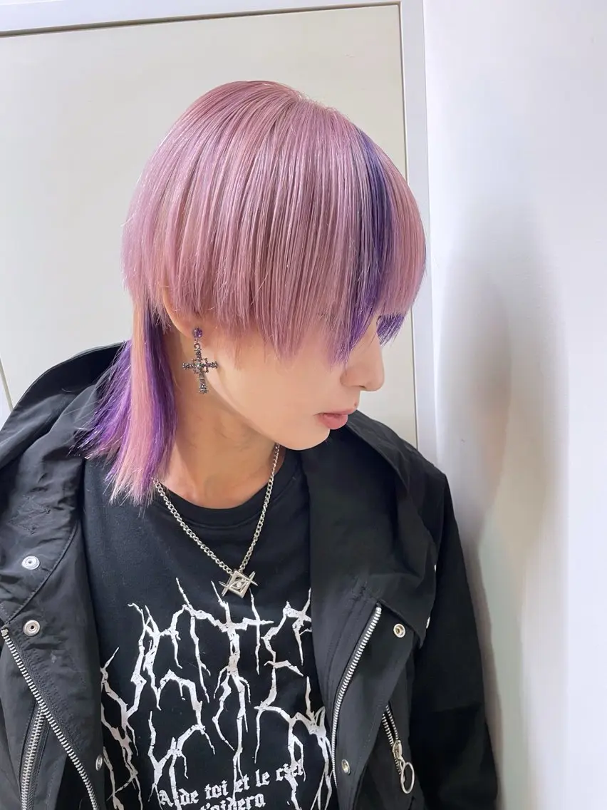 ミディアム カラー メンズ メンズハイトーン メンズウルフカット デザインカラー ハイトーンカラー ピンクカラー ☁️ケアブリーチ￤ ウルフ￤Shioriのヘアスタイル