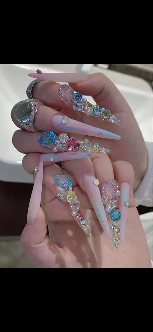 ネイル フラワーネイル フレンチネイル ガーリー キラキラネイル 韓国ネイル ハンドネイル ハンドケア Ami Meliaのネイルデザイン